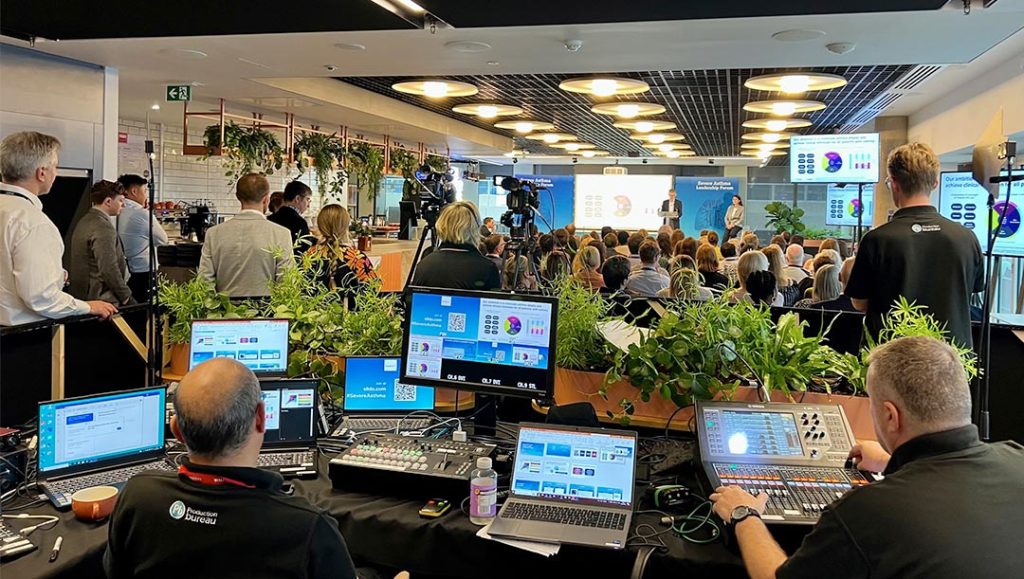 Virtual event services for conferences, exhibitions, product launches, meetings, training sessions, and award ceremonies